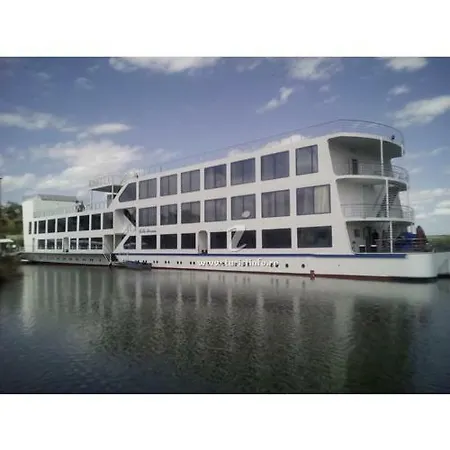 Ботель Bella Marina
